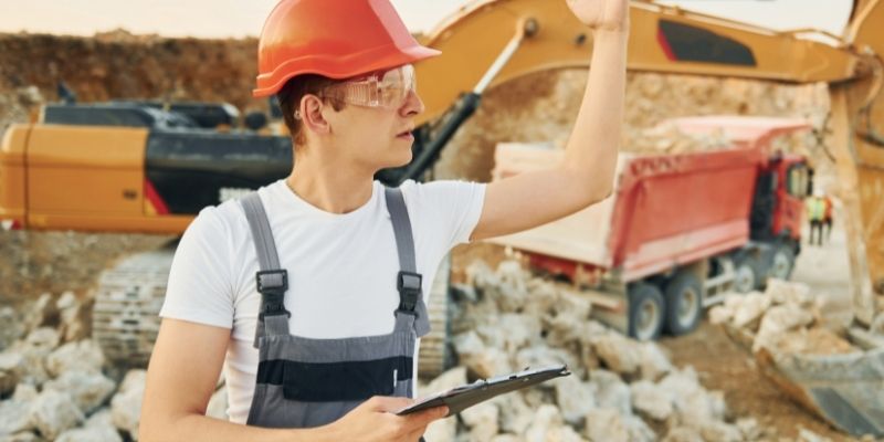 iso 9000 empresas certificadas rapaz com equipamento de protecao