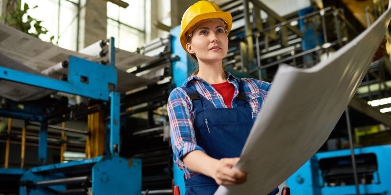 iso 9000 para que serve mulher trabalhando