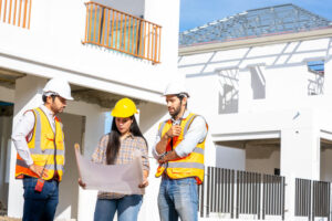 as built construtores analisando planta construcao