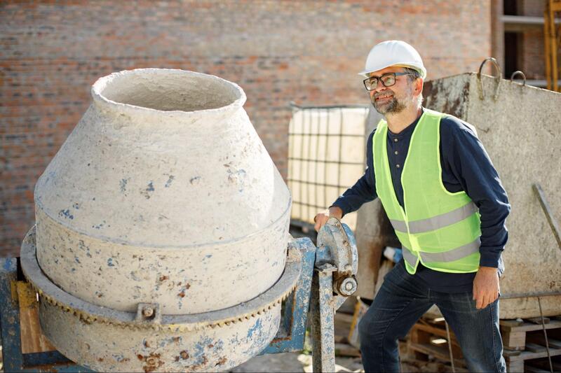 pecas da betoneira trabalhador