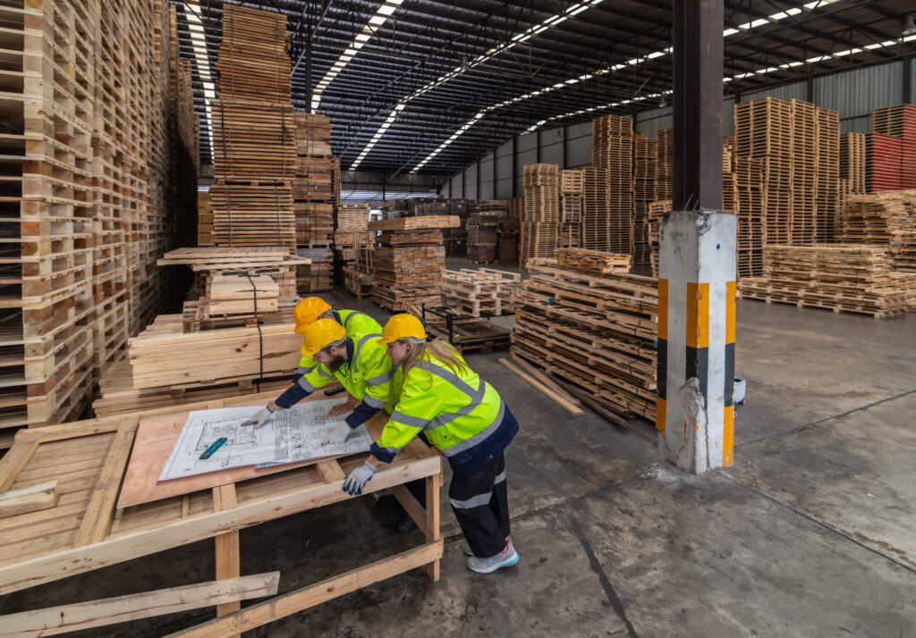 equipe de trabalho no almoxarifado de obra