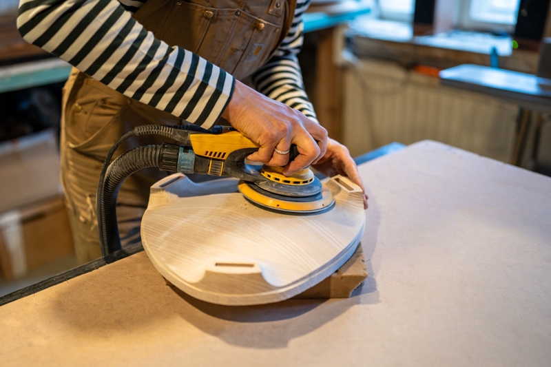 como escolher a melhor lixadeira angular